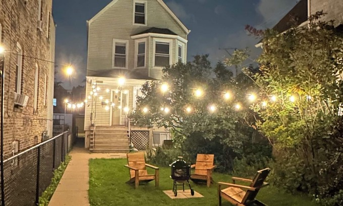 Irving Park East Apartment | Perfect 4 Bedroom + 2 Bath unit on 2 separate floors, Free parking, CUBS