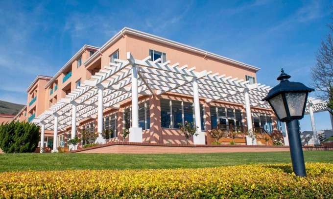 Avila Beach Hotel | Perfect Beach Getaway! Full Kitchen, Free Parking, Steps to Avila Beach Pier