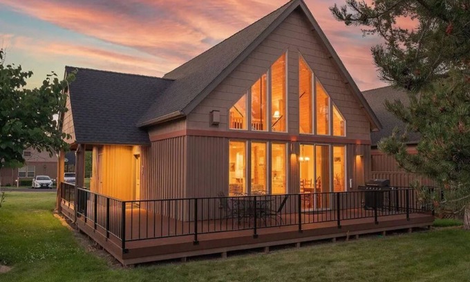 Redmond Ski Chalet | Perfect Central Oregon Chalet