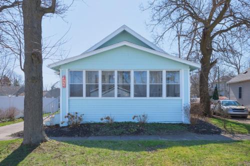 South Haven House | Perfect cottage for a quiet getaway with fire pit