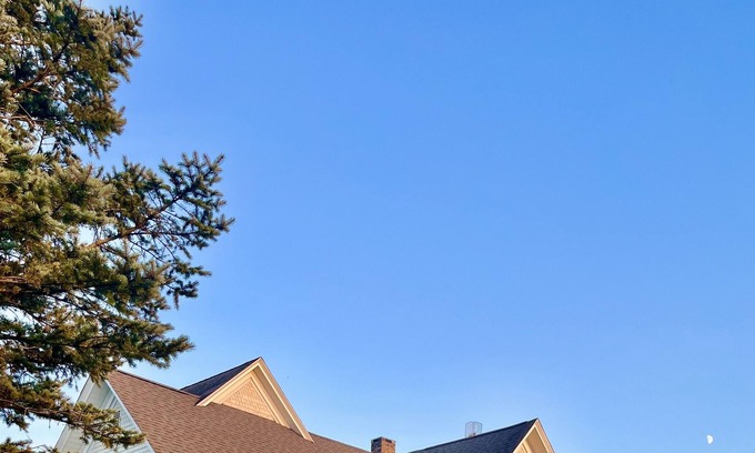 Dowagiac House | Perfect Countryside English Farmhouse on 3 acres with hot tub.