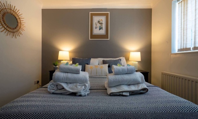 Peacehaven House | Perfect Couple Retreat To Unwind&relax With Hottub
