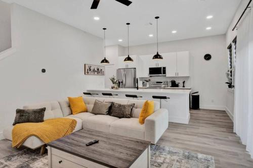 Dallas Apartment | Perfect Dallas Oasis l Pet Friendly l Big Backyard