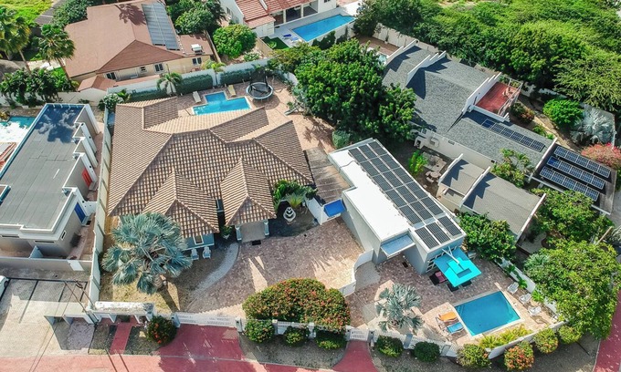 Esmeralda House | Perfect Family Getaway: 3bdr Home w/Pool & BBQ