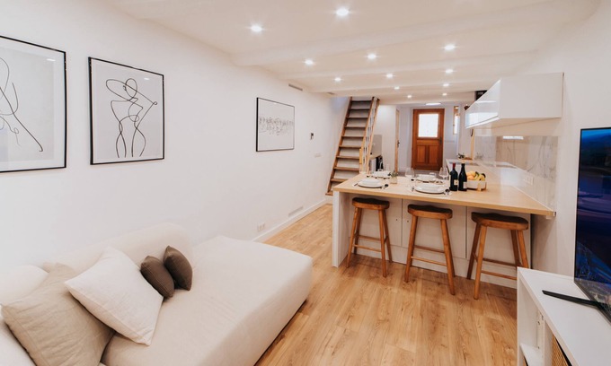 Antibes Old Town Apartment | Perfect family-oriented and renovated townhouse in the old Antibes