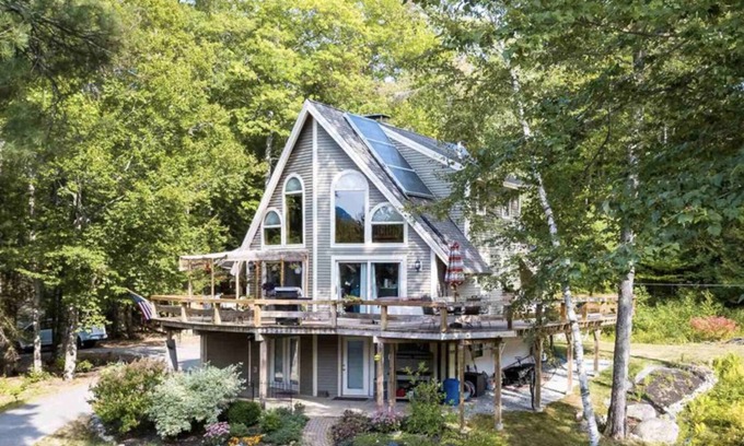 Madison House | Perfect family retreat in the White Mts., Pool & Tennis Court, Dogs OK!