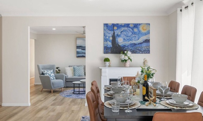 Calamvale House | Perfect Family Stay - Cozy Home Near Everything