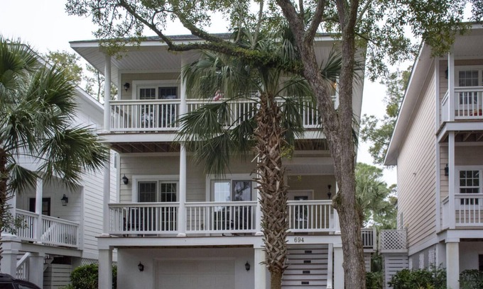 Bonito Boathouses House | Perfect Family Charleston Style Home | Golf Course & Cart | Guest Cards Included