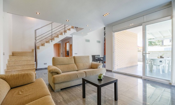 Tamarit Villa | Perfect for a family holiday with private pool - VILLA LA MORA