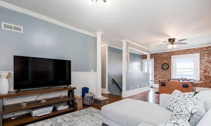 Columbus Park Apartment | Perfect for Companies!