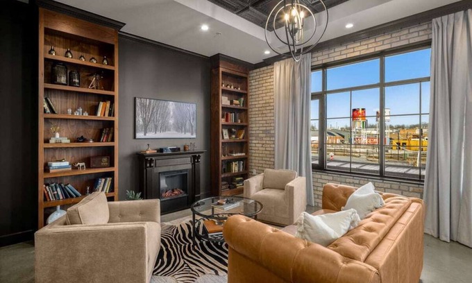Rogers Apartment | Perfect for Couples-Walk Everywhere-Luxe Apt
