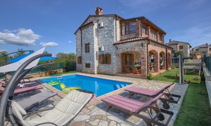 Cabrunici Villa | Perfect for families: holiday home with pool for 8