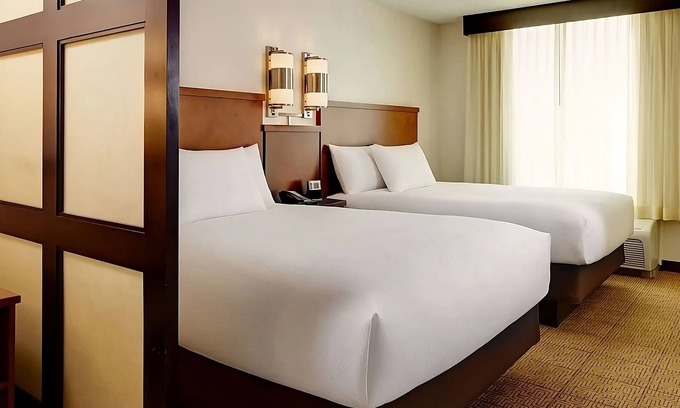 Austin Hotel | Perfect for Families! 3 Comfy Units, Outdoor Pool, Close to University of Texas!