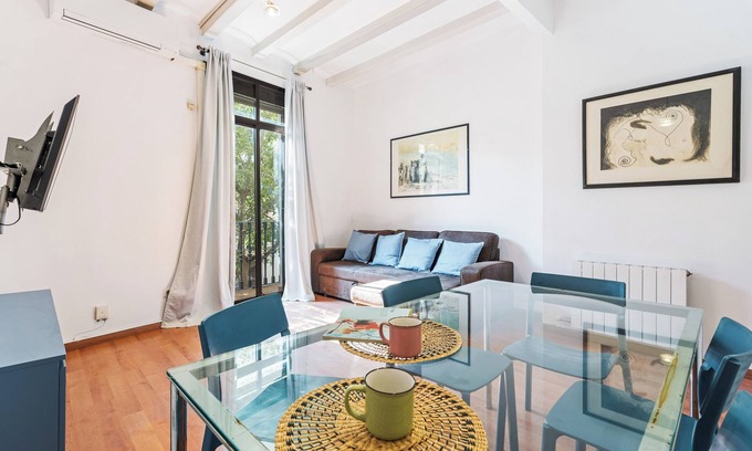 El Camp de l'Arpa del Clot Apartment | Perfect for Families and Work Stays!
