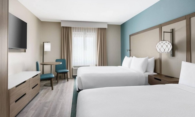 Marathon Hotel | Perfect for Family and Friends! Relaxing Rooms, Outdoor Pool, FREE Breakfast