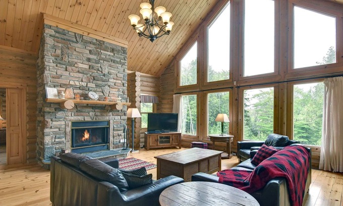 Fiddler Lake Resort Ski Chalet | Perfect for family, with hot tub