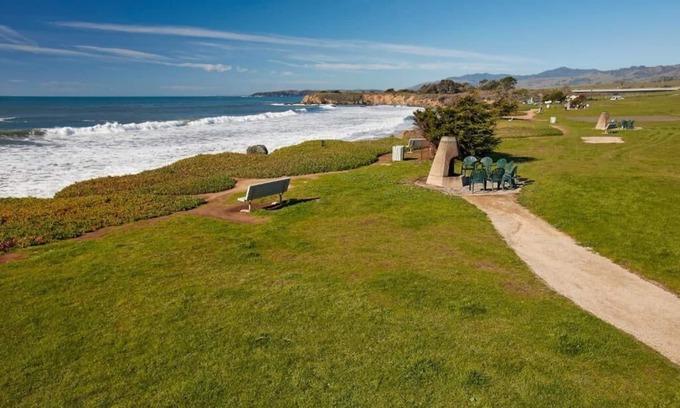 San Simeon Hotel | Perfect for Family Oceanfront Getaway! 3 Units | 2 Queen Beds Room | Pool