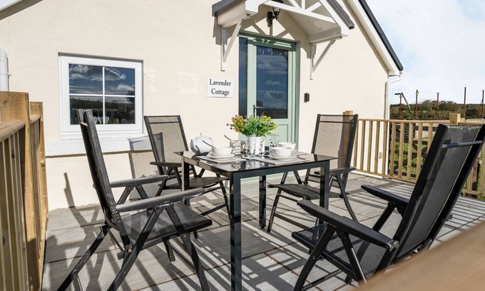 Whitland Cottage | Perfect for its close locality to Amroth Beach with walks from your doorstep to the beach.