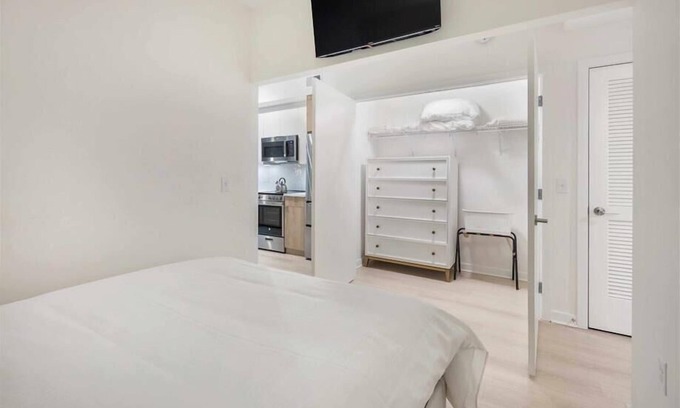 NoMa Hotel | Perfect for Quick Getaway | 1BR nr Union market & Harris Teeter