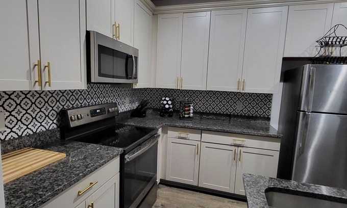 Ladson House | Perfect gem for corporate or family rentals 10 minutes from Charleston