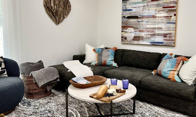 Fort Walton Beach House | Perfect Getaway Save 50% on Monthly Stays 2Br/2Ba Near Beach & Walk Downtown!