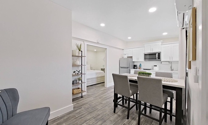 Pinecrest West Park Apartment | Perfect Hideaway