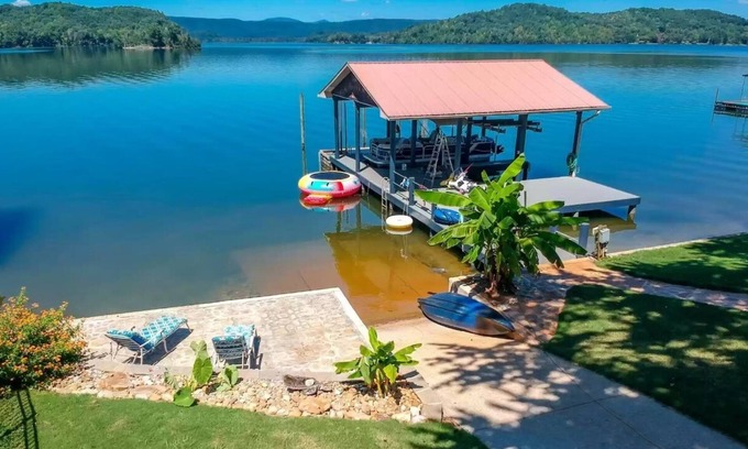 Spring City House | Perfect Lake House Watts Bar-Boat Option+Views+Ramp+Fixed/FloatingDocks+Firepit
