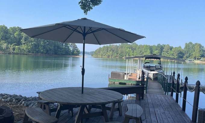 Seneca House | Perfect lake property for Clemson Game Day!