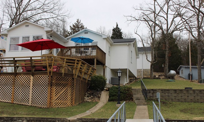 McColley House | Perfect Lakefront Home - No Wake Cove, Private Dock - 8MM