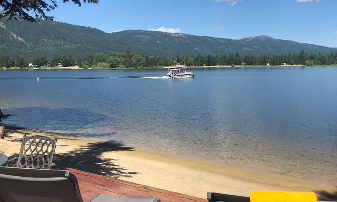 Donnelly Cabin | Perfect lakeside getaway, sandy beach-great for families and friends!