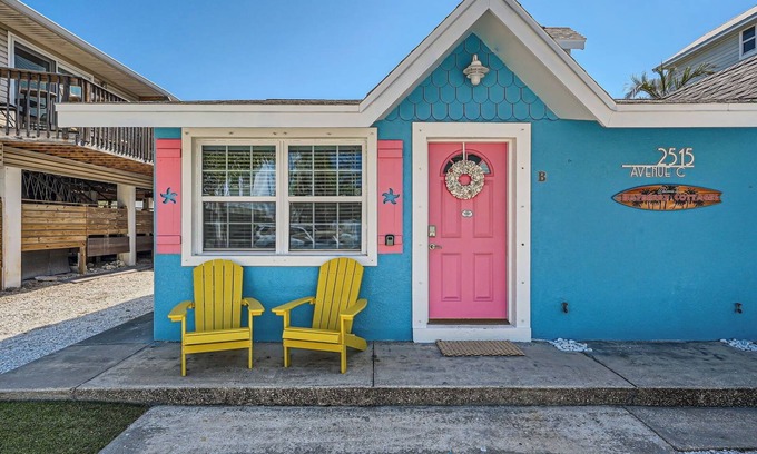 Bradenton Beach Cottage | Perfect location, cute cottage, 2 min walk to beach, 2bd/2ba home w/private pool