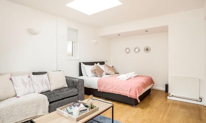 Windsor Apartment | Perfect Location, 1 Bedroom APT, Castle, Legoland