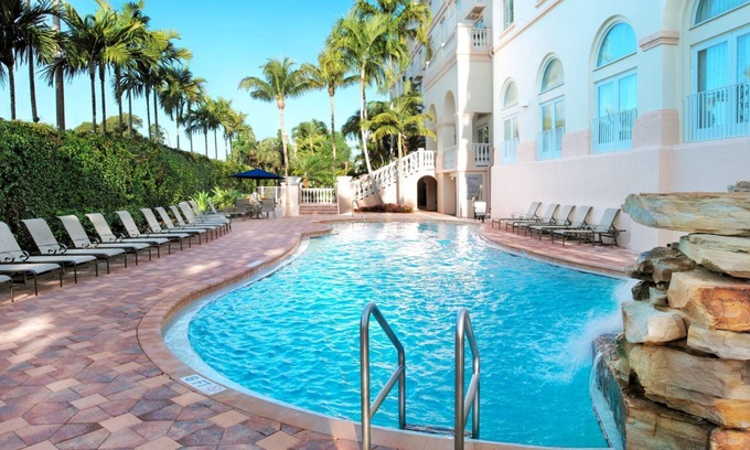 Park Shore Hotel | Perfect Location for Travel Entusiast! Outdoor Swimming Pool + Free Parking