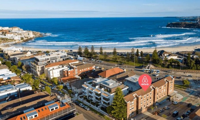 North Bondi Apartment | Perfect Location in Bondi Beach ~ 2 Mins to the Beach ~ Queen Bed