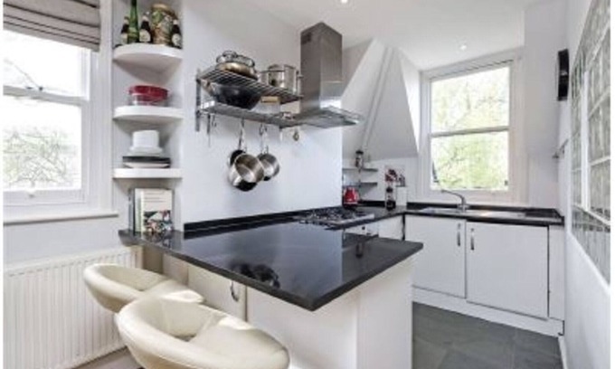 South Richmond Apartment | Perfect Location in Richmond, ‘Ted Lasso’ cobbled street, Beautiful flat