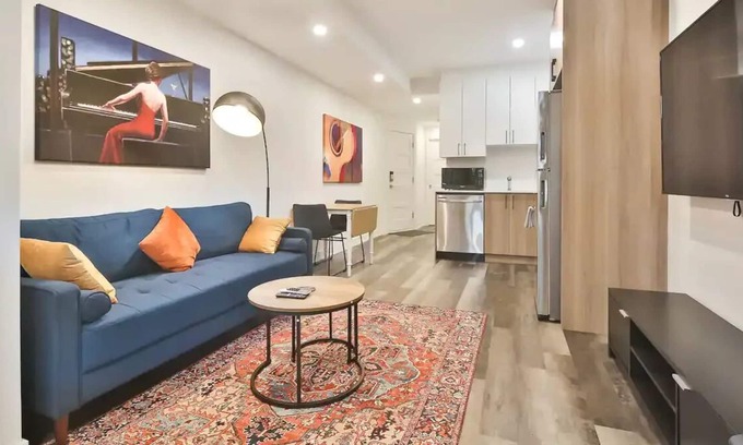 De Lorimier Apartment | Perfect Location in the City Must Stay cause it's Very Clean