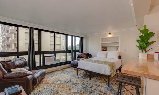 Diamond Head - Kapahulu - St. Louis Apartment | Perfect Location in Waikiki in a Private Queen Bed Studio- WAIKIKI GRAND HOTEL®