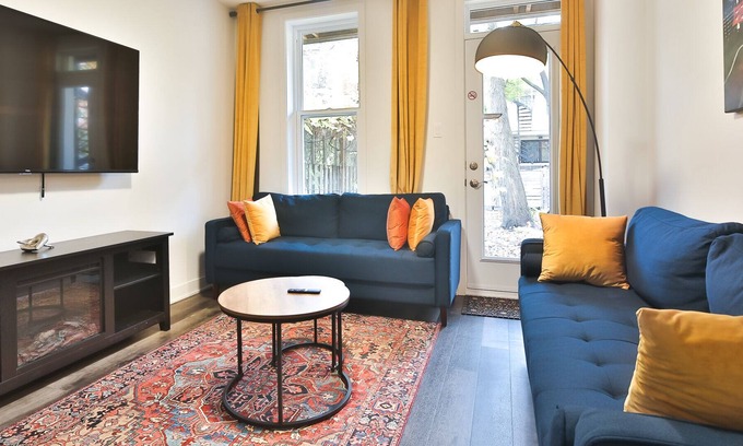 De Lorimier Apartment | Perfect Location | Must Stay | Clean | Parking - Super host on Airbnb