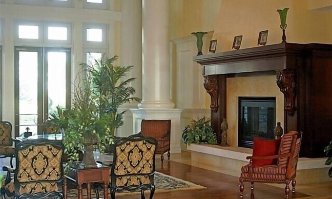 Baytowne Wharf Condo | PERFECT LOCATION! Renovated 1BR/2BA Bayside Covered Balcony