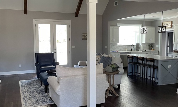 Aiken House | Perfect Masters Rental in gated neighborhood