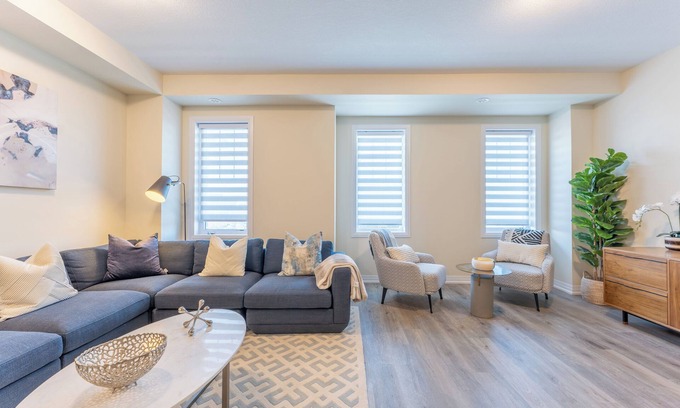 Hamilton House | Perfect Modern 3 Bedroom Townhouse ~ Stoney Creek