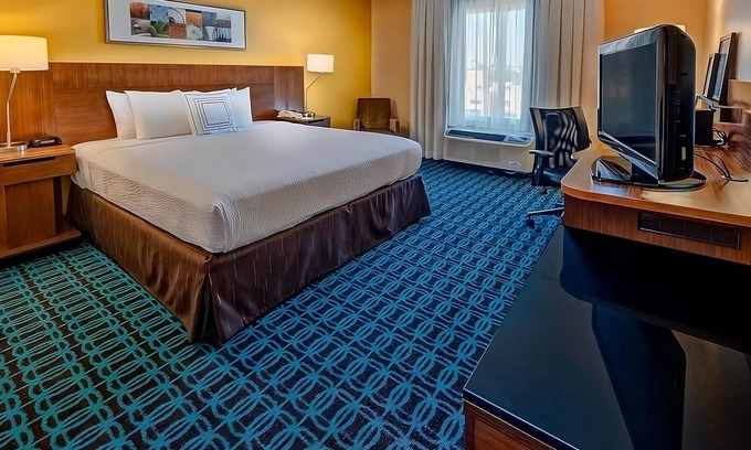 Florida Center Hotel | Perfect Orlando Vacation Spot! Near Universal Studios Orlando! Free Shuttle