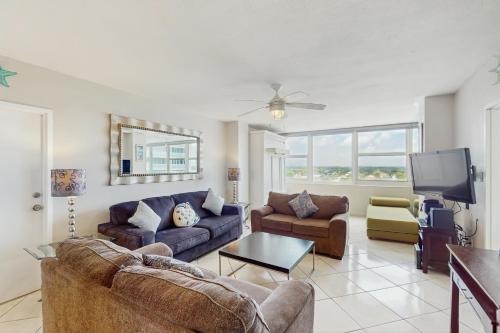 Galt Mile Apartment | Perfect Panorama - #905A