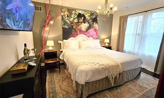Broadmoor Apartment | Perfect Pied-à-Terre, Luxury Central to Everything