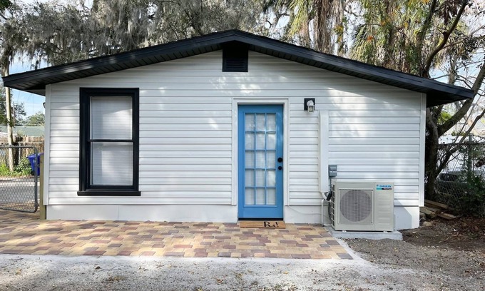 Dixieland House | Perfect place for those seeking peace and privacy!
