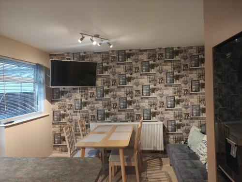 Walsall Apartment | Perfect Place in Walsall/4 bedroom/long term workers or family home