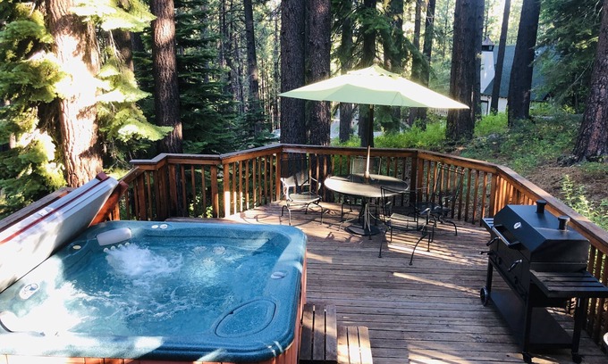 South Lake Tahoe House | Perfect ski retreat: Cozy mountain home a block from the ski lifts!