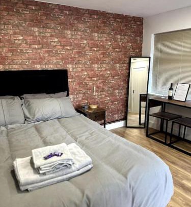 Botwell Apartment | Perfect stay with Dallas Studio