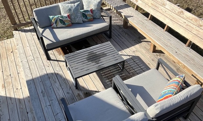 Stanford Other | Perfect staycation get away!! Farmhouse on 3 acres with fire pit.
