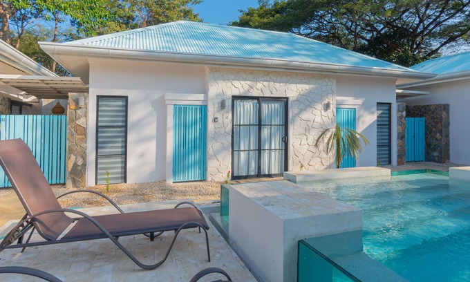 Avellanas Beach Villa | Perfect Studio Kitchen Beautiful Pool Close to beach Avellanas AC PetFriendly